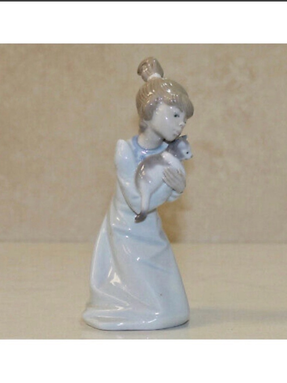 LLADRO SPAIN SLEEPY KITTEN 05712 GIRL WITH KITTEN